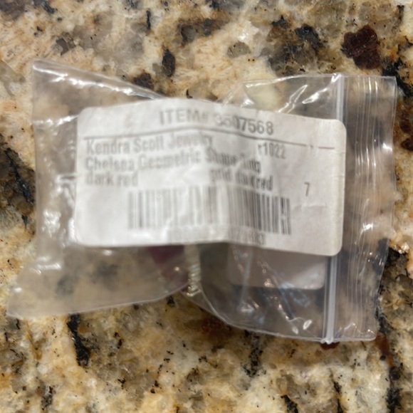 Kendra Scott Chelsea Geometric Shape Ring-dark red- New! - Picture 5 of 5